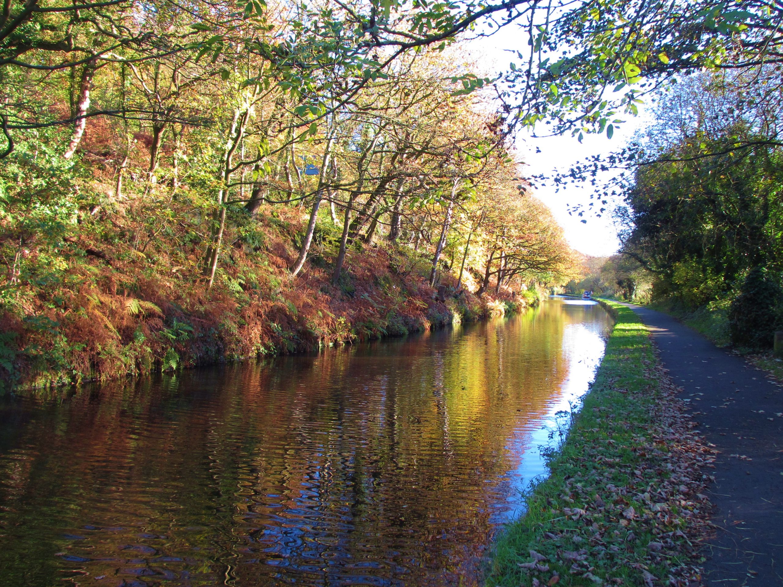 A walk along the Calder & Hebble Navigation Yorkshire Milestones